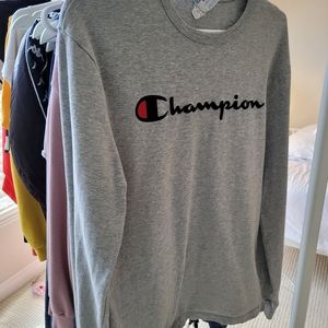 Champion Emrodiered Long Sleeve Shirt
